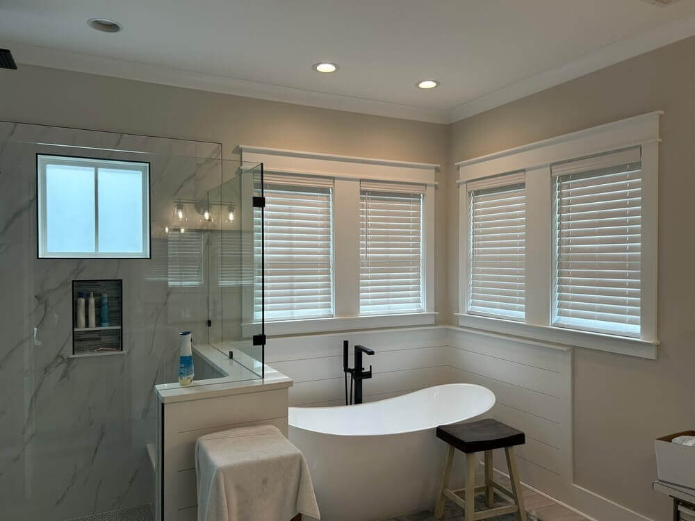 Stunning 2 1/2-inch Faux Wood Blinds and Frosted Glass Privacy Tint on Tubman Rd in Appling, GA